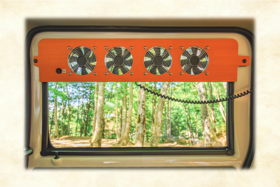 キャンパーオプション｜窓用４連排気ファン