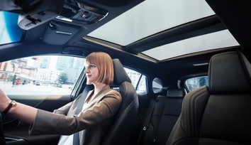 【モデル入り素材】Z“Leather Package” （ハイブリッド･2WD）